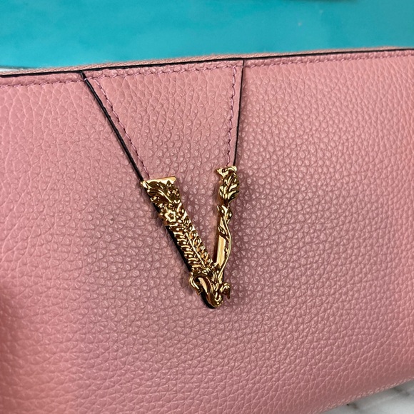 NWOT Authentic Versace V Grainy Calf Leather Soft Pink Zip Around Long Wallet - Picture 3 of 7